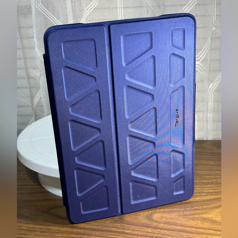 Targus Pro-TeK Case Blue folio style for I-pad 7,8 & 9th generation 10.5” and …